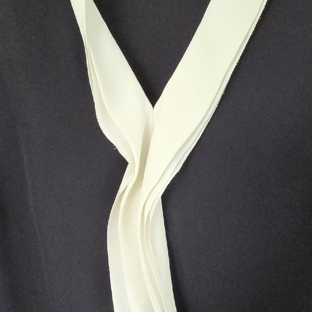Talbots Black Sleeveless Blouse with White Trim - Picture 4 of 4